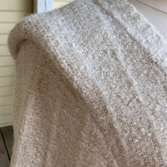 EVEREVE Ashlynn Strong Shoulder Sweater Small Winter White Metallic Shimmer - Picture 9 of 12